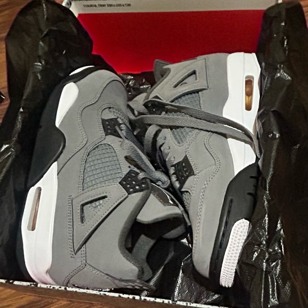 Air Jordan 4 Retro, Cool Grey Never been worn. Brand new in box.